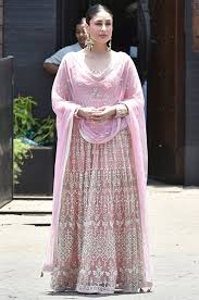 Kareena Kapoor Khan In Anita Dongre At Sonam Kapoor And Anand Ahujas Wedding In Mumbai2 Bollywood Dress Indian Wedding Outfits Indian Bridal Dress