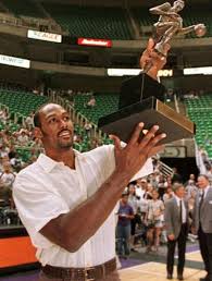 June 3 1999 Utah S Karl Malone Becomes The Ninth Player In Nba History To Win The Maurice Podoloff Trophy Twice Whe Karl Malone Nba Mvp Magic Johnson Lakers