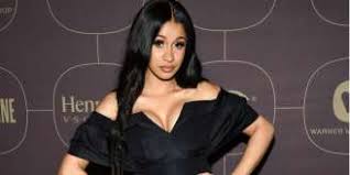 Rapperin cardi b kennen wir meist top gestylt. Cardi B Zeigt Sich Auf Instagram Vollig Ungeschminkt