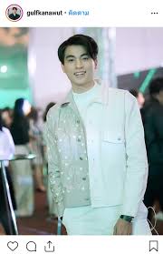 กลัฟ คณาวุฒิ ปัจจุบันอายุ 22 ปี เป็นดาราซีรีส์วาย เริ่มมีชื่อเสียงจากละครเลือดมังกร ตอน สิงห์ ในบทของ ทรงกลด หรือ ที (ตอนวัยหนุ่ม) ทางช่อง 3 และ. à¸à¸²à¸à¸– à¸‡à¸ž à¹€à¸š à¸¡ à¸œà¸ˆà¸ à¸žà¸­à¸£ à¸Šà¸¨à¸£ à¸™à¸¢ Pantip