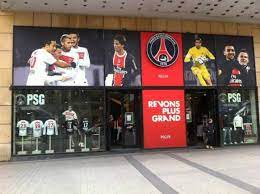Jun 05, 2021 · au lendemain du premier titre de son histoire remporté par sa section féminine, le psg a fêté ça avec 1000 supporters au parc des princes, ce samedi. Paris Saint Germain On Twitter Venez Decouvrir La Nouvelle Vitrine De La Boutique Psg Sur La Plus Belle Avenue Du Monde Http T Co Jkxwzgal