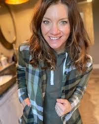 Kara Crist's Instagram, Twitter & Facebook