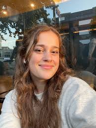 Hi!! I'm Amelie, 19, from Germany. I'll be moving to Utrecht end of August/  beginning of September this year to study Creative Business at HU and am  looking for a room to