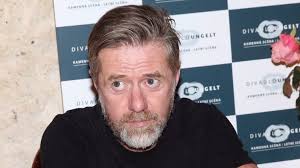 V pokračování úspěšného nováckého epizodního seriálu soukromé pasti dostal. Jiri Langmajer Pri Otuzovani Ukazal Mnohem Vic Diky Bohu Za Muzske Nadobicko Pisi Lide Extra Cz