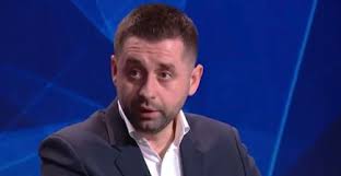 Зеленский второй срок: Слуга народа просит Зеленского идти на второй срок