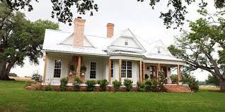 Oh, the infamous chip and joanna gaines house, aka the farmhouse from fixer upper. Mysa On Twitter Fixer Upper Farmhouse Gaines Farmhouse Joanna Gaines Farmhouse