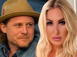 Amber Cooksey's Instagram, Twitter & Facebook