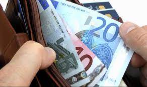 Puteti accesa raspunsul la intrebarea de mai sus, platind prin sms 10 euro + tva. Salariul Minim Din Germania Cel Mai Mic In Randul ÈÄrilor Dezvoltate Din Vestul Europei Ziarul Romanesc Germania