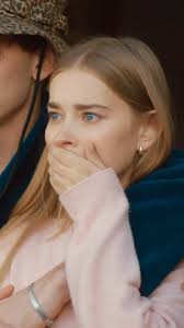 Wie erkennt man einen waschechten Feministen? Schwarze Fingernägel dürfen  schonmal nicht fehlen INTIMATE