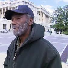 美国参院一名清洁工周薪仅360美元露宿街头5年_手机新浪网