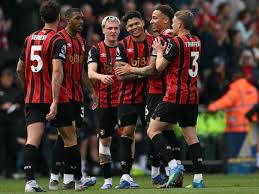 Bournemouth double lead over Palace; Man Utd face Liverpool later
