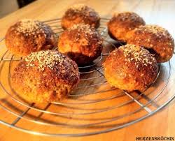 Low Carb Brotchen Oder Eiweiss Brotchen Herzenskochin Rezept Eiweissbrot Brotchen Eiweissbrot Backen