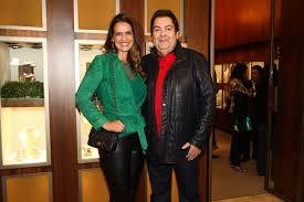 675 likes · 3 talking about this. Onde Faustao Mora No Exterior