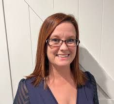 Sara Criss's Instagram, Twitter & Facebook