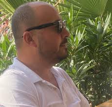 Kıymet bilmek,kaybetmeden önce fark etmektir Elimizdeyken çoğu zaman fark  etmiyoruz😔 Çünkü bazı şeylerin değeri, ancak yokluğunda anlaşılır🌍  Sağlık, huzur, güven💫 Pazar günlerinin de kıymetini bilmeli, Bir ömürde  kaç pazar var ki😉 Mutlu