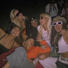 Read the channel topic of #📜info after creating server! Are Big Friend Groups Good To Have Tiger Times