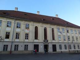 Bunicul şi tatăl său au fost judecători în localitate, iar puţini ştiu că numele iniţial al familiei a fost brekner. Apian Gymnasium Schuleraustausch Mit Dem Colegiul National Samuel Von Brukenthal Ingolstadt