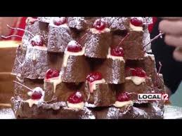 Giada Valenti Shares Her Italian Pandoro Christmas Cake With Tiramisu Cream Recipe Youtube