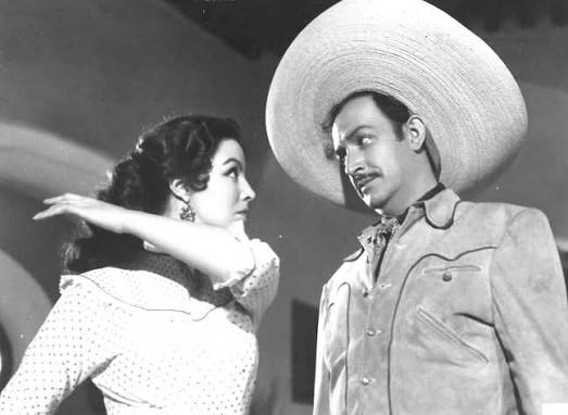 ReviveElPasado con #MaríaFélix y #JorgeNegrete en El Rapto (1954), hoy a la 1:44 p. m. MEX en #DePelícula 🎬🍿