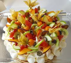 Gateau D Anniversaire Merveilleux Aux Fruits D Automne Biscuit Amande Creme Vanille Pomme Poire Figue Biscuits Aux Fruits Salade Caprese Fruits D Automne