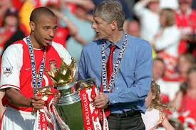 فريق ارسنال الذهبي لعام 2004 افضل فريق بالعالم و تتويجه بالدوري الانجليزيو سحقه لانتر ميلان بخماسية بقيادة هنري و فييرا و بيركامب و بيريز و ليونبيرج. ØªØªÙˆÙŠØ¬ Ø£Ø±Ø³Ù†Ø§Ù„ ÙƒØ§Ù…Ù„Ø§ Ø¨Ø¨Ø·ÙˆÙ„Ø© Ø§Ù„Ø¯ÙˆØ±ÙŠ Ø§Ù„Ø§Ù†Ø¬Ù„ÙŠØ²ÙŠ Ù…ÙˆØ³Ù… 2004 Ø´Ø¨ÙƒØ© Ø£Ø±Ø³Ù†Ø§Ù„ Ø§Ù„Ø¹Ø±Ø¨ÙŠØ©