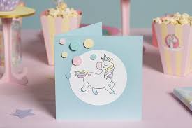 Tuto Carte D Anniversaire Licorne Une Idee Creative Signee Artemio Carte Anniversaire Carte Anniversaire Enfant Anniversaire Licorne