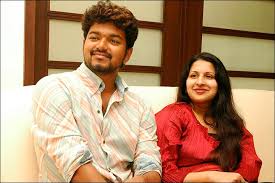 Wedding Saga Of Actor Vijay And His Fan Cum Wife Sangeetha Indian Celebrity Events Rajinikanth family photos with wife, daughters, grandsons & friends. wedding saga of actor vijay and his fan