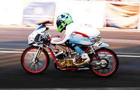 Permainan tersebut di edit dan dimodifikasi oleh rizky mosh yang saat ini sedang naik daun dikalangan. Drag Bike Thailand For Android Apk Download