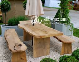 Kayu jati merupakan satu diantara banyak jenis kayu paling dicari karena mempunyai motif dan tekstur yang indah. Meja Taman Jati Solid Wood Full Utuh Tanpa Sambungan