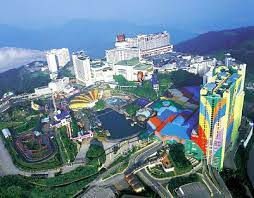 Genting highlands atau tanah tinggi genting (2000 m di atas muka laut) adalah puncak gunung dari pegunungan titiwangsa di malaysia serta menjadi tempat resort terkenal dengan nama yang sama. Genting Theme Park Genting Highlands Malaysia Travel Genting Highland Malaysia