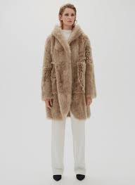 Pin By Laura Paris On Fashion Aw17 How To Wear Coat Ready To Wear