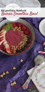 Unwiderstehlich Fruchtige Beeren Smoothie Bowl Mit Skyr 3 Weitere Skyr Rezepte Castlema Beeren Smoothie Gesunde Rezepte Rezepte
