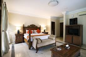 Kamar ini akan membuat penghuninya layaknya seorang ratu. Desain Kamar Tidur Tradisional Gaya Tradisional Indonesia Yang Khas Dan Ikonik