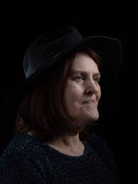 What are the available dates for a studio portrait session?