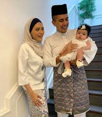 Ameer adalah anak kepada ahli parlimen bahagian gombak yang juga merupakan menteri hal ehwal ekonomi, yb dato' seri mohamed azmin ali dan datin seri shamsida taharin. Anak Datuk Maznah Hamid Kahwin Testimoni I Sihat Premium Berry By Iron Lady Datuk Maznah From Humble Beginnings To Executive Chairman Of Her Own Security Company Entrepreneur Datuk Dr Falibert