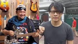 Pada awalnya grup band ini terdiri atas armand maulana sebagai vokalis, thomas ramdhan sebagai bassis, dewa budjana sebagai gitaris, ronald fristianto sebagai drummer, dan baron arafat sebagai gitaris. W7vx1fowg Bdam