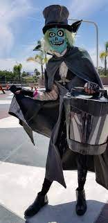 Hatbox Ghost Cosplay At Midsummer Scream 2019 Riding Helmets Hatbox Ghost Cosplay