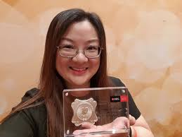 Never thought I would be a long service award recipient in any company, let  alone receive a 10-year award. DBS made this possible by championing  internal mobility so I got to do