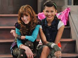 Moda zendaya zendaya mode zendaya outfits zendaya style zendaya coleman jamie lynn spears victoria justice guy advice bella thorne and zendaya. Inside Bella Thorne And Former Disney Co Star Zendaya S Past Feud E Online