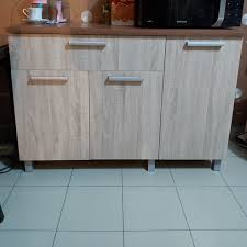 Loker di bahagian atas dengan gambar orkid yang. 7 Lemari Dapur Minimalis Terbaik Mulai Rp300 Ribuan Rumah123 Com