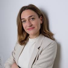 Meine Kreativität? Hat sich Urlaub genommen. Ohne Rückflugticket. Und ganz  ehrlich: Ich kann's ihr nicht mal verübeln. Zwischen Dailys, Reports, Calls  und „nur ganz kurz noch“ bleibt einfach kein…