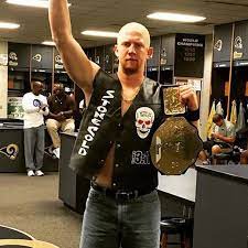 In many ways the costume is fine. Rams Punter Dresses Up As Stone Cold Steve Austin For Halloween Sbnation Com