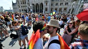 The pride march that snaked its way through budapest was about much more. Ungarn Eu Staaten Fordern Vorgehen Gegen Homosexuellen Gesetz Br24