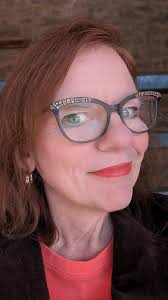 What are the unique characteristics of green eyes?