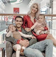 Andreea balan este insarcinata si, peste cinci luni, va da nastere primului sau copil. Andreea BÄƒlan DivorÅ£eazÄƒ De George Burcea Ea Are Un Mare Regret Fetele Noastre Nu Vor Avea Reperul De Familie