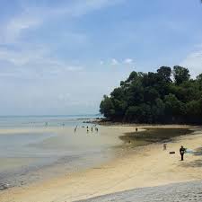 Pantai blue lagoon merupakan pantai yang terletak didalam teluk kecil berhampiran dengan cape rachado, hanya 18 kilometer dari bandar port dickson. Pantai Blue Lagoon Beach Beach