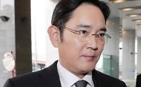 태생부터 고귀한 황족 출신에, 명석한 두뇌, 게다가 웃음 한 번으로 사람을 홀릴 만큼 뛰어난 미모의 소유자 요한 엘도라도 페르탄. ê¹€ë™ì—° ë¶€ì´ë¦¬ ì‚¼ì„± ë°©ë¬¸ í•œê²½ë‹·ì»´