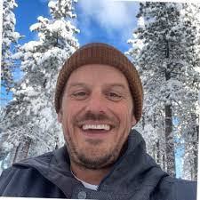 Dustin Damron's Instagram, Twitter & Facebook