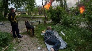 Thousands flee as Russia attacks near ...