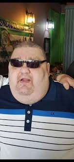 Please remove the hand in the white sleeve and the crutch, my last uncle